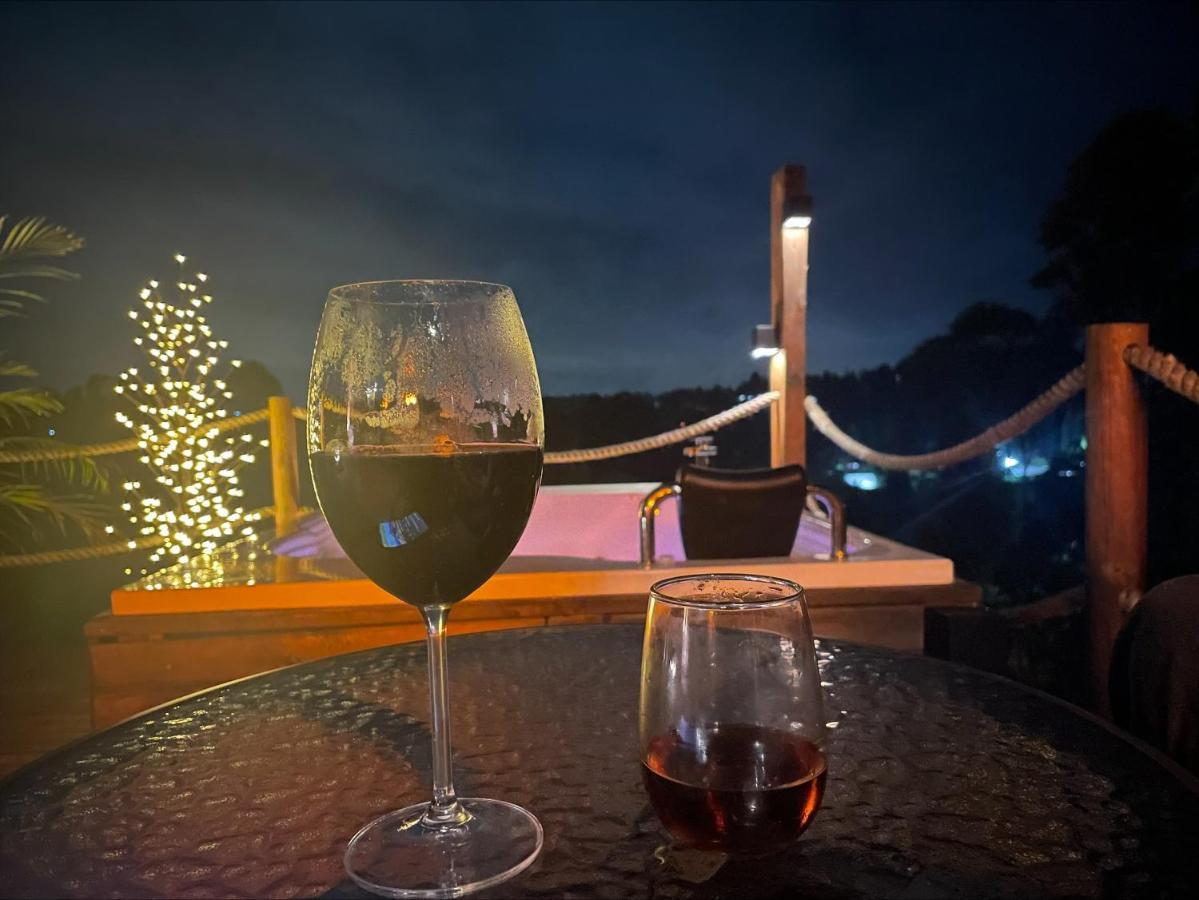 Entre-pinos Glamping Wifi Vista 360º Luxury tent